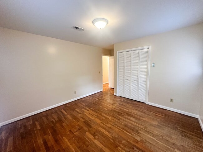 Building Photo - Beautiful Waterfront 4-Bedroom Home in Pirates Cove!