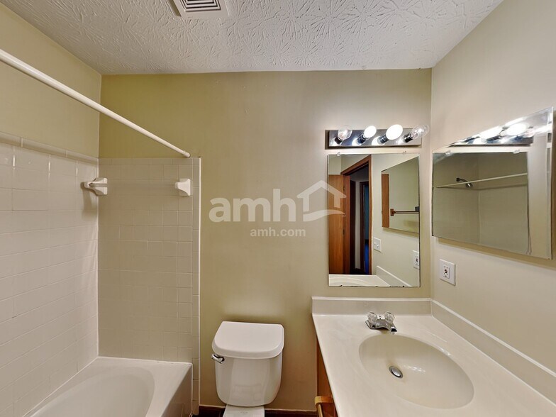 Building Photo - 7786 Waggoner Chase Blvd