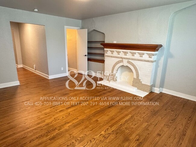 Building Photo - Updated 2 Bed/1.5 Bath Historic Property L...