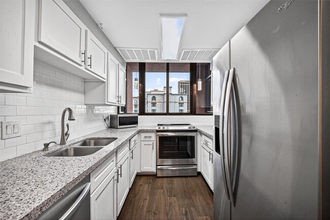 Building Photo - 5150 Hidalgo St
