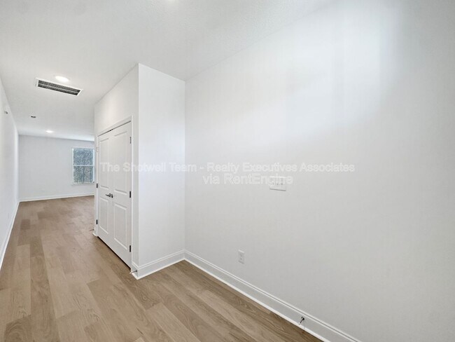 Building Photo - 1724 Bennett Vlg Dr