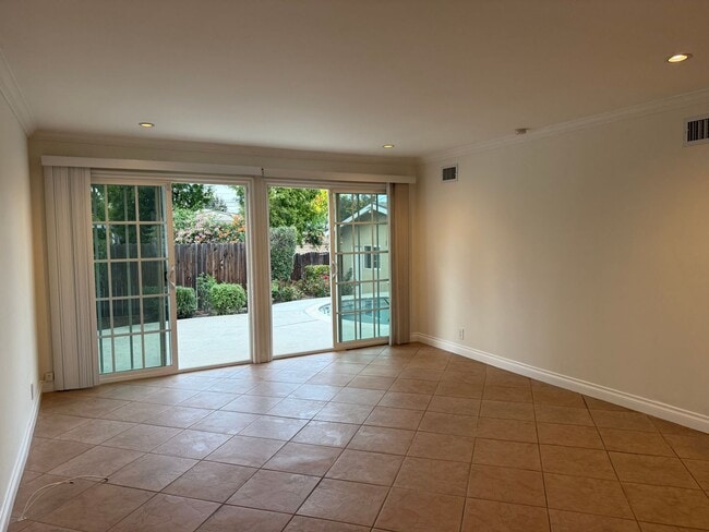 Building Photo - Private HOME 3bed/2 bath + POOL in Woodland Hills! NO OTHER UNIT ON THE PROPERTY!!!!