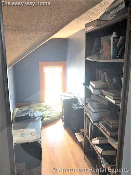 Building Photo - 19 Strathmore Rd