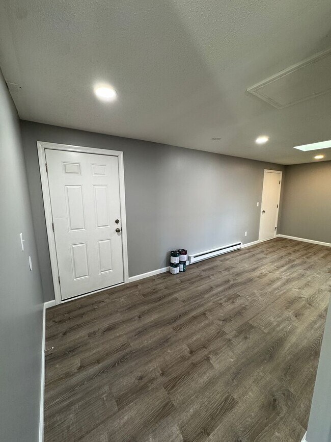 Building Photo - 1036 Chicopee St