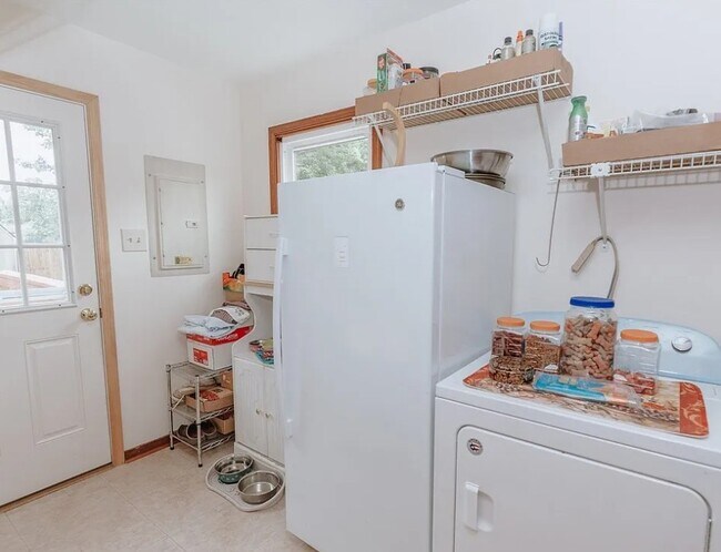 Building Photo - 6497 Brooking Ct