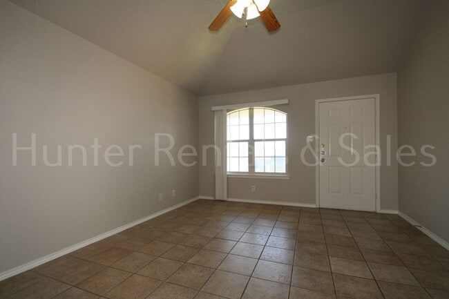Building Photo - Modern Comforts & Great Location – Elms Ru...