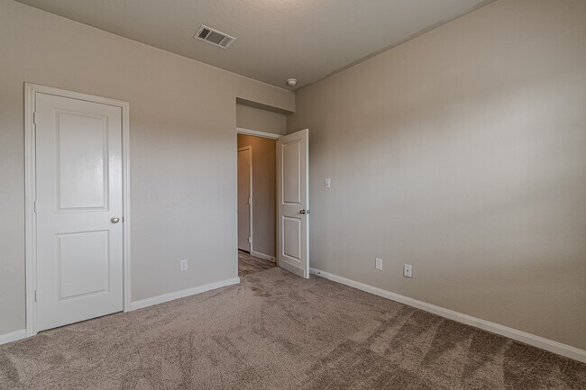 Building Photo - 229 Holland Pk