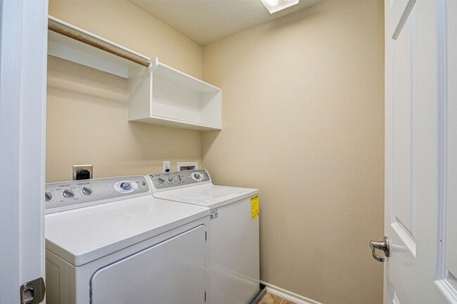 Building Photo - 23 Fairlee Ct