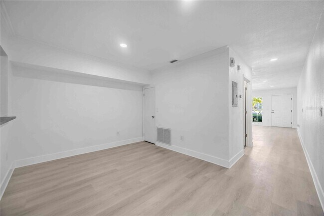 Building Photo - 727 Kensington Lake Cir