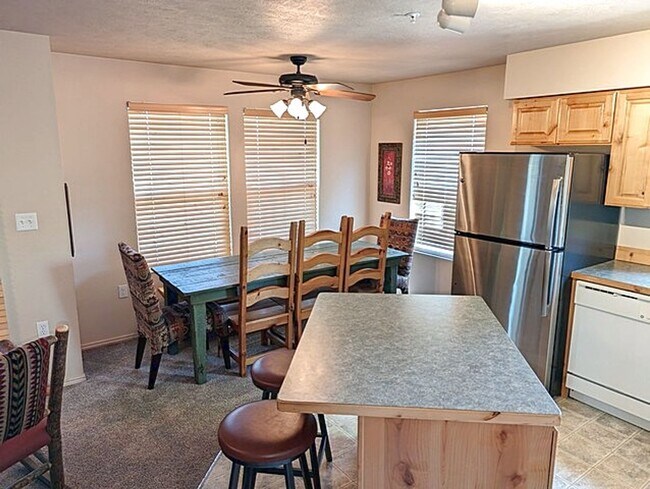 Building Photo - Fully Furnished Fox Bay Condo, AC, 2 Parki...
