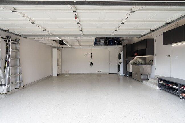 Building Photo - Updated Mid Century Home in Rancho Palos V...