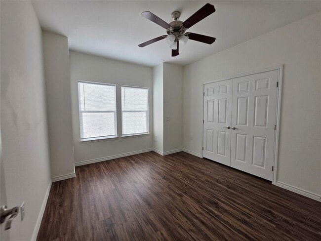 Building Photo - 6326 Red Oak Dr