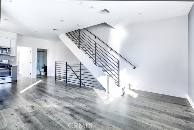 Building Photo - 11639 Burbank Blvd