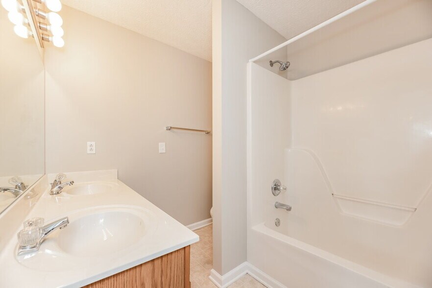 Building Photo - 1611 St Andrews Dr