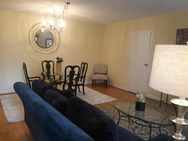 Building Photo - 300 W Peachtree St NW