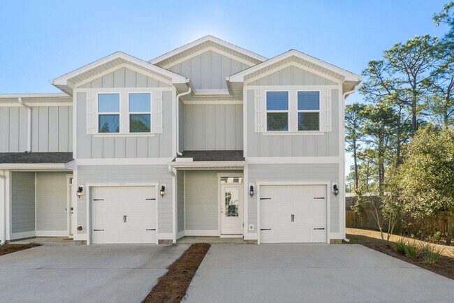 Primary Photo - 45 Sandhill Pines Dr