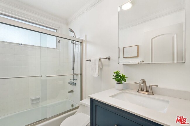 Building Photo - 20 Ketch St