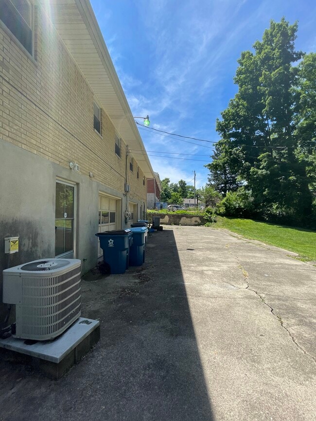 Building Photo - 4555 E 4th St