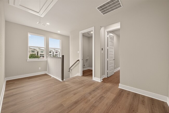 Building Photo - 1504 Hussion St