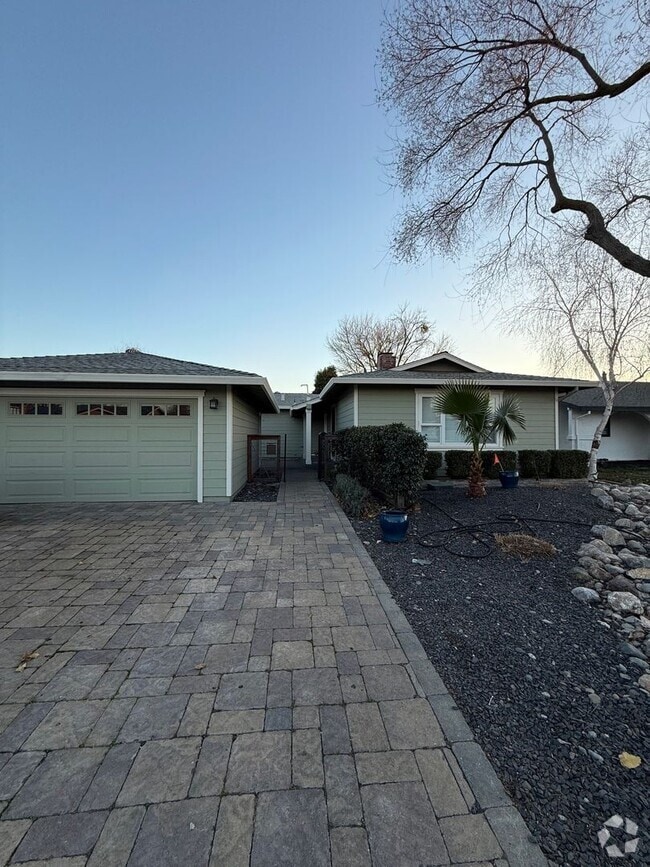 Building Photo - Charming Update 3 Bedroom Home in Woodland
