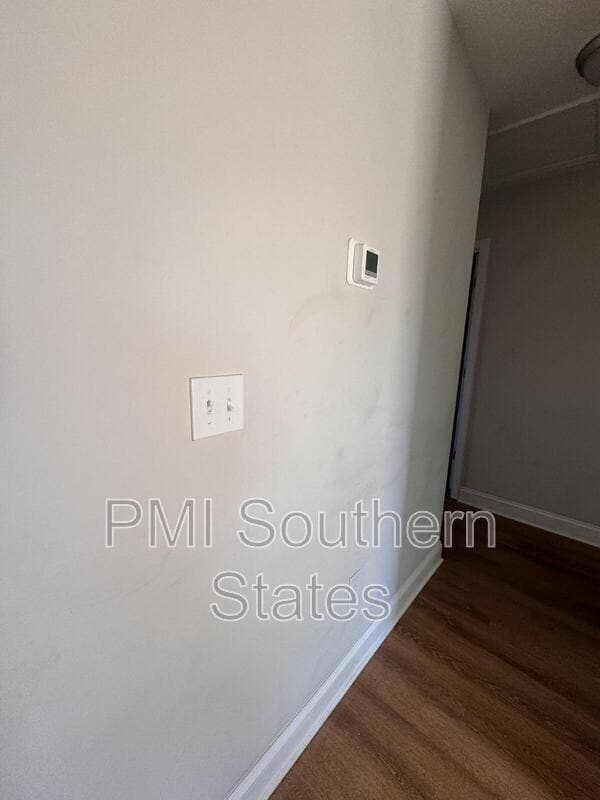 Building Photo - 217 Walnut Hill Dr