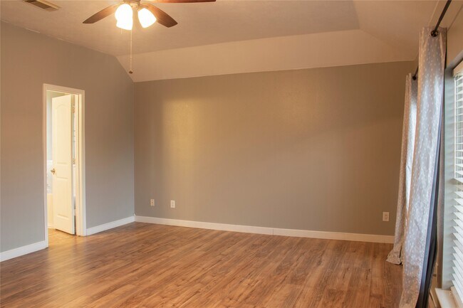 Building Photo - 16130 Coleburn Dr
