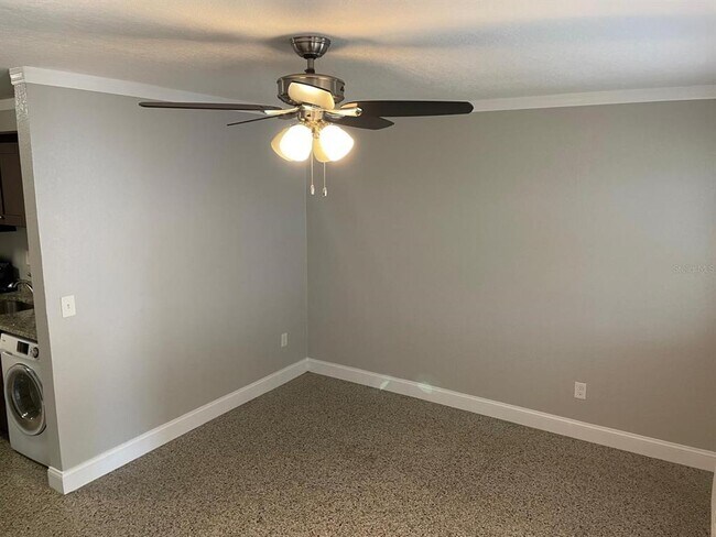 Building Photo - 1066 S Clearview Ave