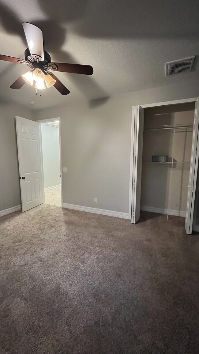 Building Photo - 2506 SW 15th Pl