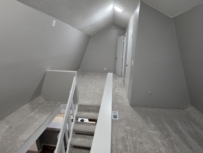 Building Photo - 3320