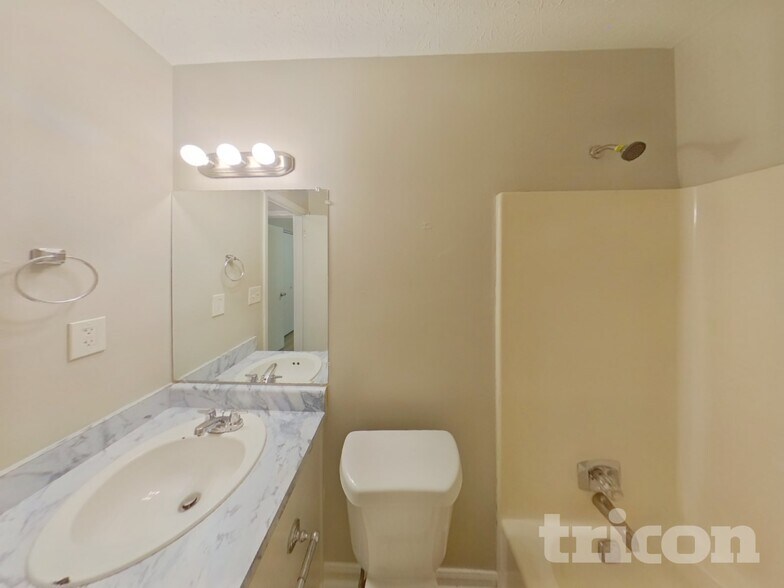 Building Photo - 3224 Creekwood Dr