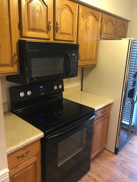 Kitchen - 8600 Old Carriage Ct