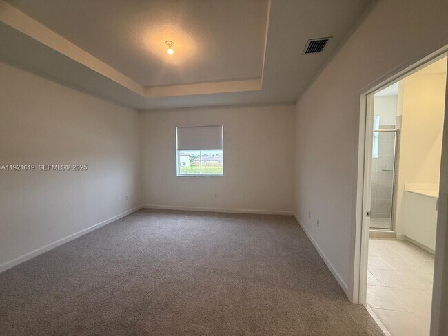 Building Photo - 2746 SE 24th Terrace