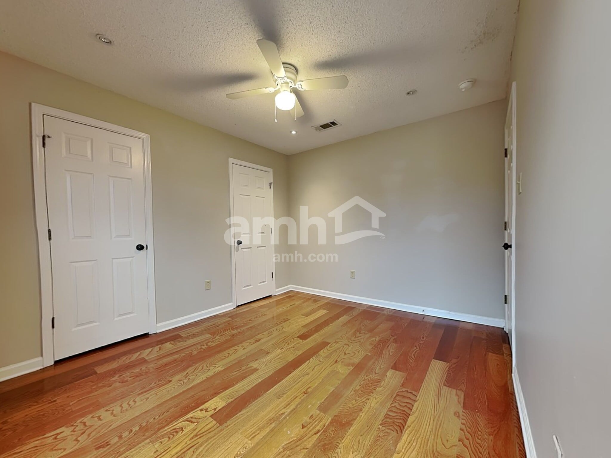 Building Photo - 7007 Meadowlands Pl