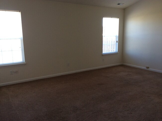 Building Photo - Franklin Twp - 3 BR ranch