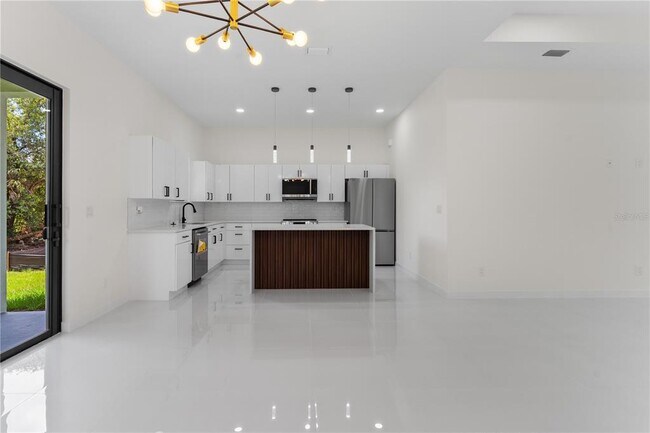 Building Photo - 10070 Flat River St