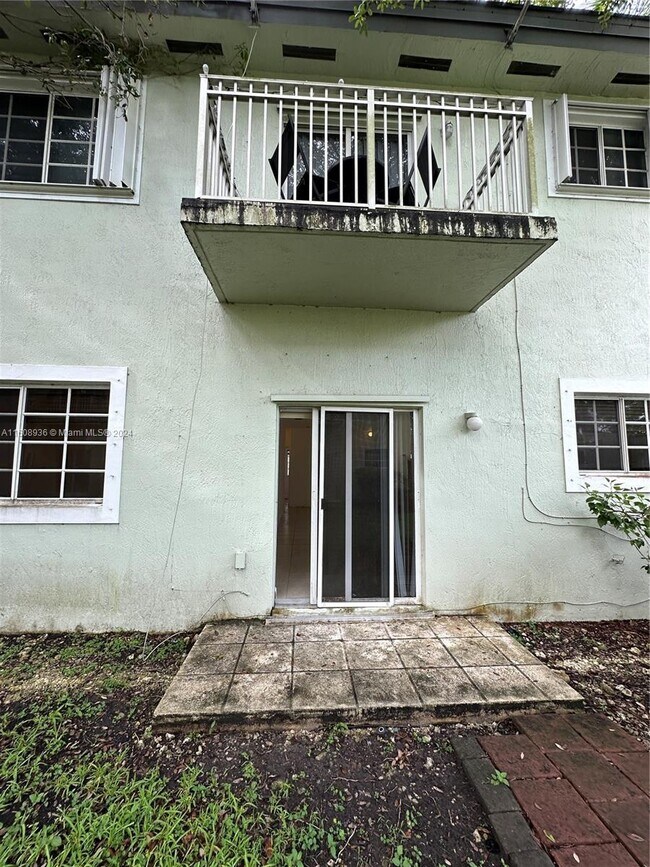 Building Photo - 2731 NE 3rd Dr