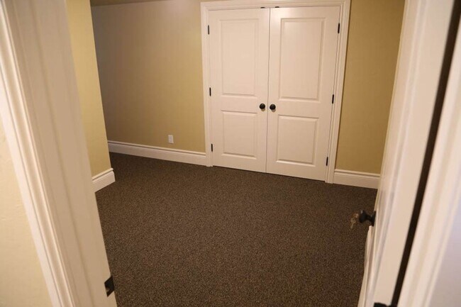 Building Photo - 685SEVera