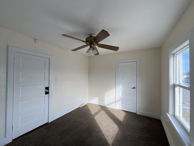 Building Photo - 3404-3406 Victory Ave