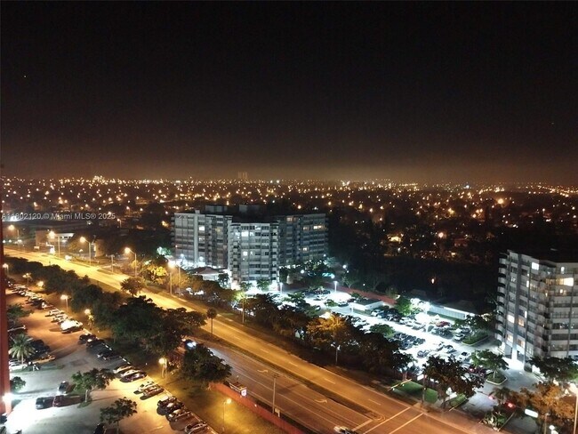 Building Photo - 1301 NE Miami Gardens Dr