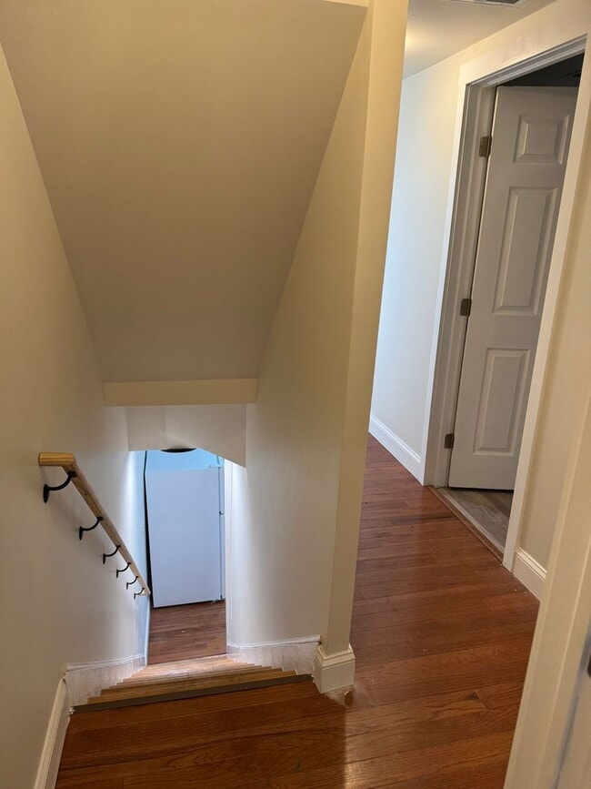 Building Photo - 4 bedroom, 1.5 bath, half double house