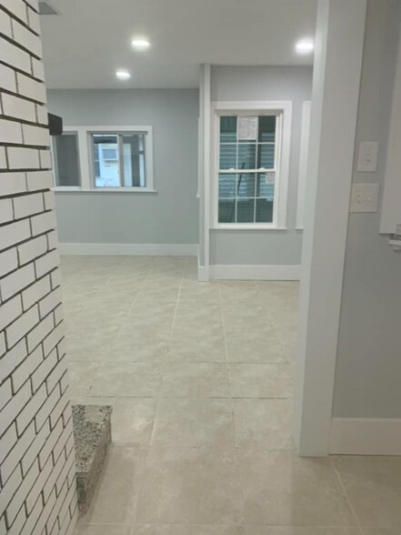 Building Photo - 403 73rd Ave N