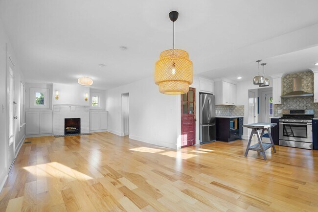 Building Photo - 520 Elgin St