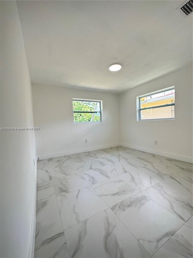 Building Photo - 1453 NW 34th St