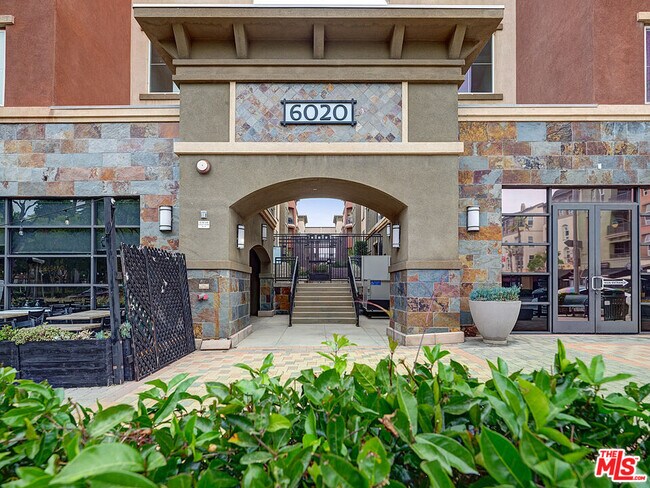 Building Photo - 6020 S Seabluff Dr