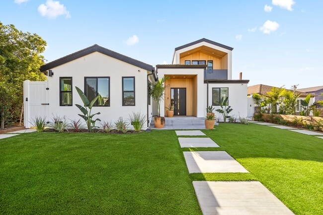 Building Photo - 212 W 64th St