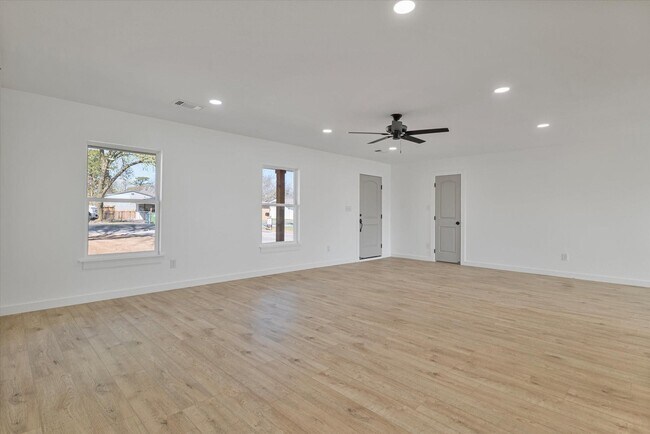 Building Photo - 311 Church St