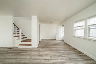 Building Photo - 14 S Rodney Dr