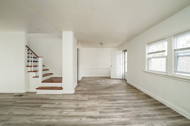 Building Photo - 14 S Rodney Dr