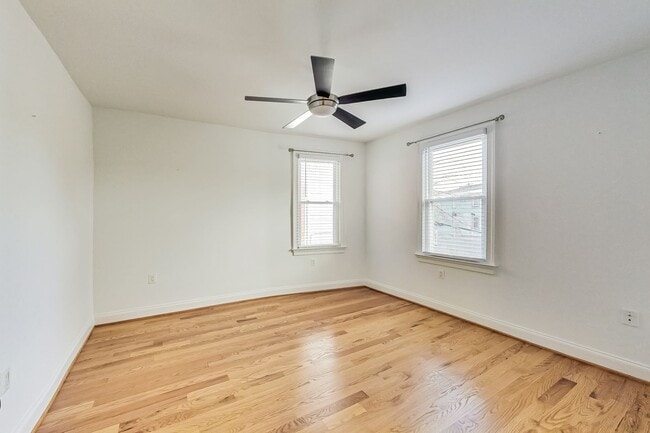 Building Photo - Beautiful TH - 4 bedroom + 3.5 BA - 7 mo -...