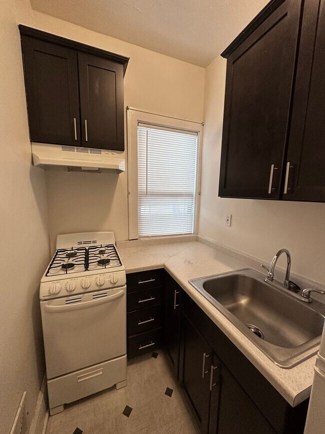 Interior Photo - 1435 West 31st St